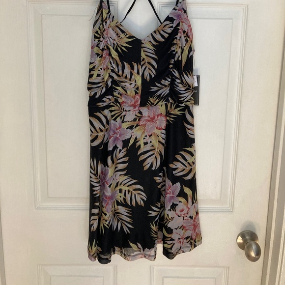 Volcom Black Mini Dres with Floral design Sweetheart Neckline Small - Picture 9 of 9